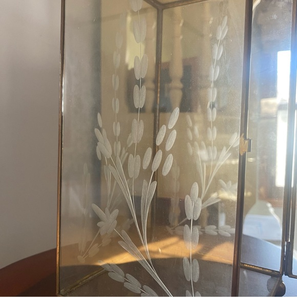 Vintage Etched Glass & Brass Rectangular  Curio Display Case Footed - Picture 6 of 6